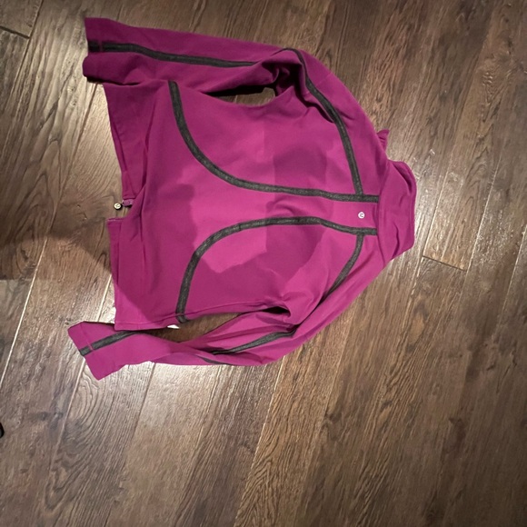 Women’s Lululemon sweatshirt. The tag is cut off. I’m usually a size 8 - Picture 3 of 4